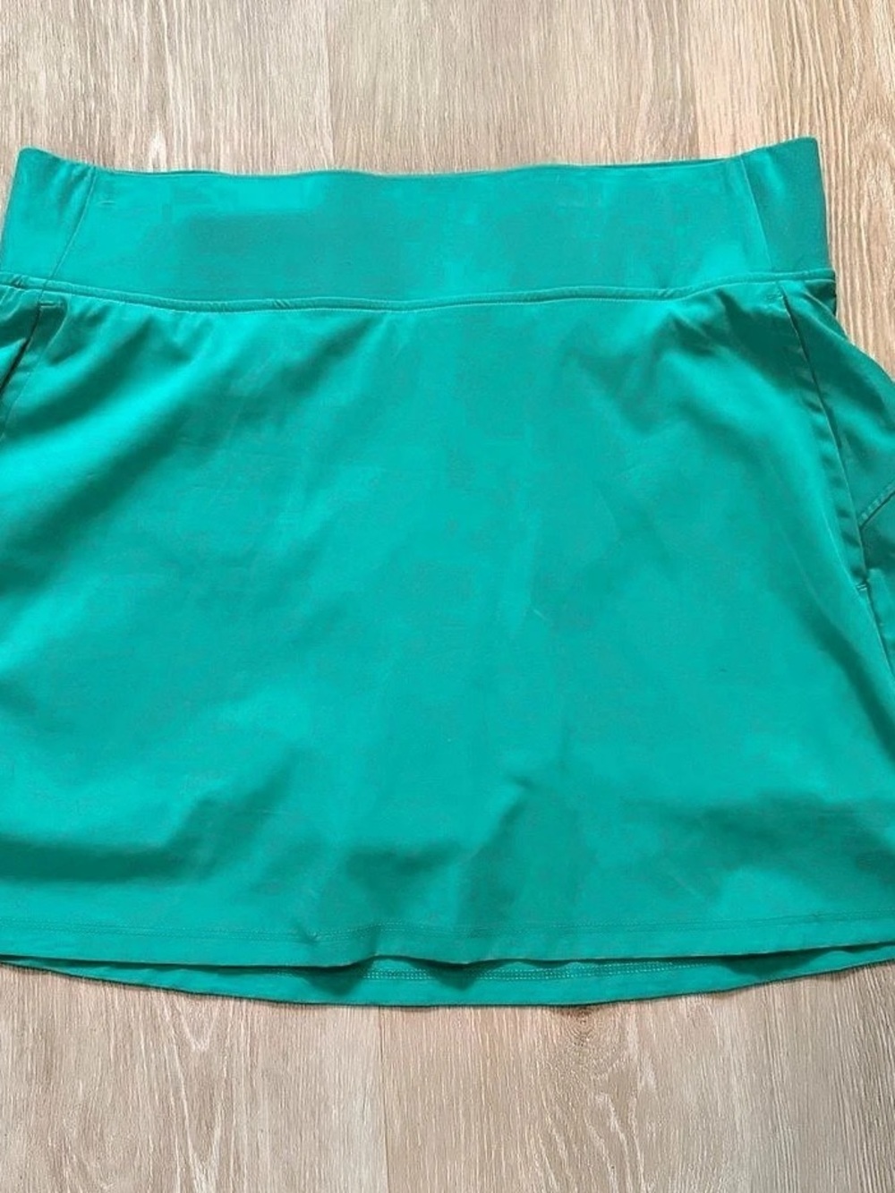Velocity tennis Mini Skort in Green Size Medium Like New